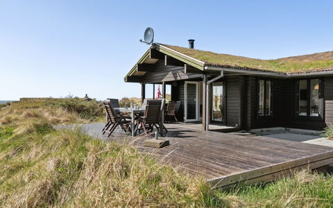 Baltur - 650M from the Sea: Toit, Maison, Domicile, Chalet, Siding, Biens, Allée, Batiments Jardin, Cour, Cabanon