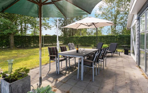 Guthrik - 900M from the Sea: Meubles, Chaise, Mobilier De Jardin, Table, Table Cuisine Et Salle A Manger, Tableau De Plein Air, Ombre, Jardin, Patio, Table Basse