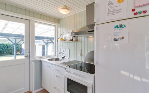 Shaya - 340M from the Sea: Bois, Design Intérieur, Sol, Principaux Appliance, Plafond, Cuisine, Sol, Comptoir, Appareil De Cuisine, Cabinetry