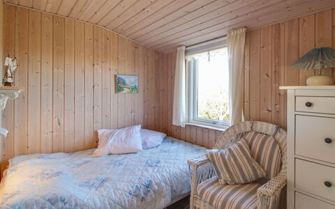 Shaya - 340M from the Sea: Chambre, Bois, Lit, Design Intérieur, Sol, Sol, Meubles, Plafond, Drap De Lit, Literie