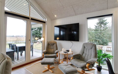 Cholena - 700M from the Sea: Bois, Meubles, Design Intérieur, Sol, Plafond, Salon, Sol, Chaise, Canapé, Pièce