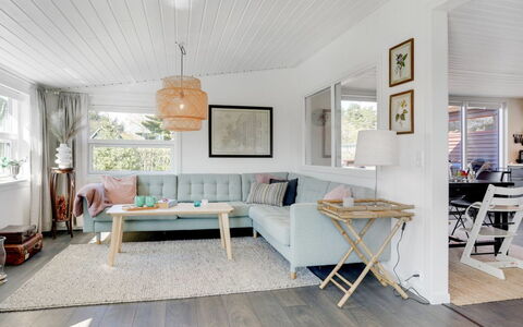 Sveina - 600M from the Sea: Meubles, Design Intérieur, Sol, Canapé, Bois, Sol, Parquet, Salon, Plafond, Domicile