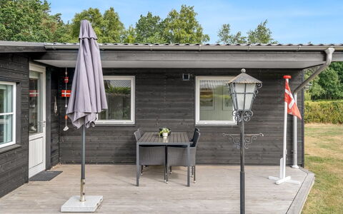 Sveina - 600M from the Sea: Bois, Siding, Porte, Domicile, Porche, Plate-Forme, Chalet, Dur, Tache De Bois, Planche