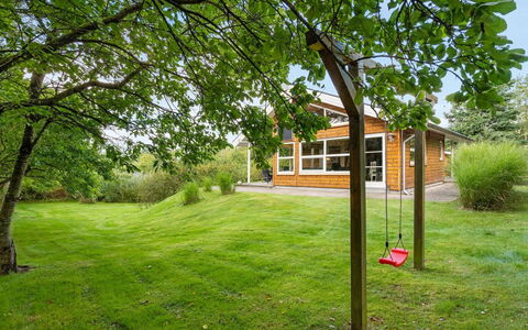 Krister - 250M to the Fjord: Bois, Tache De Bois, Planche, Dur, Chalet, Plate-Forme, Siding, Ombre, Parquet, Batiments Jardin