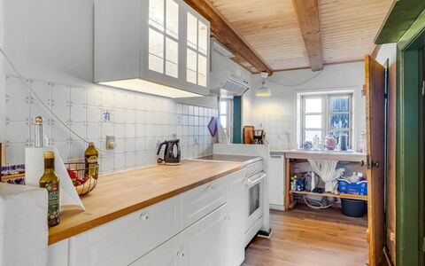 Agrippa - 30M to the Fjord: Cuisine, Comptoir, Sol, Design Intérieur, Bois, Cabinetry, Principaux Appliance, Appareil De Cuisine, Plafond, Sol