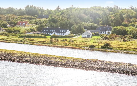 Agrippa - 30M to the Fjord: Maison, Chalet, Domicile, Toit, Biens, Ferme, Jardin, Pelouse, Batiments Jardin, Cour