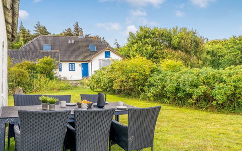 Agrippa - 30M to the Fjord: Bleu, Arbuste, Chalet, Couverture De Sol, Jardin, Biens, Ombre, Aménagement Paysager, Ferme, Eco Hôtel