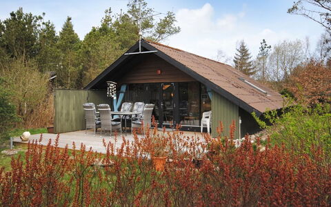 Deni - 4Km from the Sea: Domicile, Zone Résidentielle, Maison, Chalet, Toit, Lot Terre, Siding, Jardin, Biens, Pelouse