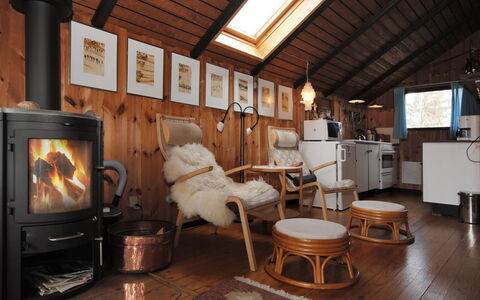 Deni - 4Km from the Sea: Domicile, Zone Résidentielle, Maison, Chalet, Toit, Lot Terre, Siding, Jardin, Biens, Pelouse