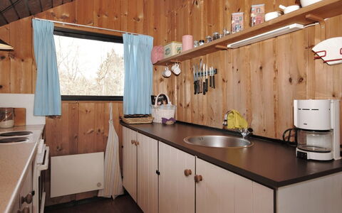 Deni - 4Km from the Sea: Domicile, Zone Résidentielle, Maison, Chalet, Toit, Lot Terre, Siding, Jardin, Biens, Pelouse