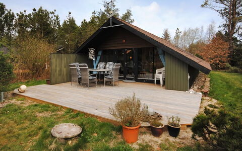 Deni - 4Km from the Sea: Domicile, Zone Résidentielle, Maison, Chalet, Toit, Lot Terre, Siding, Jardin, Biens, Pelouse