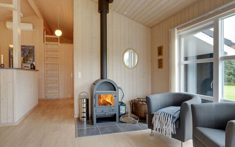 Frida - 700M from the Sea: Sol, Bois, Design Intérieur, Sol, Plafond, Meubles, Pièce, Éclairage, Domicile, Salon