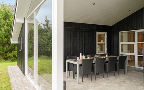 Frida - 700M from the Sea: Bois, Domicile, Porche, Plafond, Sol, Ombre, Verre, Dur, Tache De Bois, Plate-Forme
