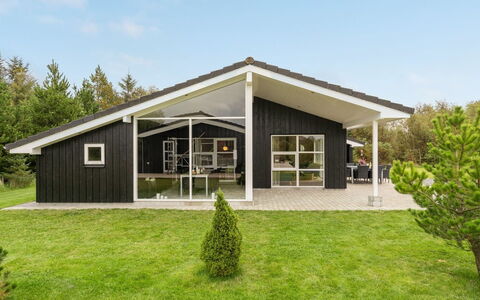 Frida - 700M from the Sea: Domicile, Chalet, Biens, Siding, Batiments Jardin, Ferme, Aménagement Paysager, Cour, Porche, Cabanon