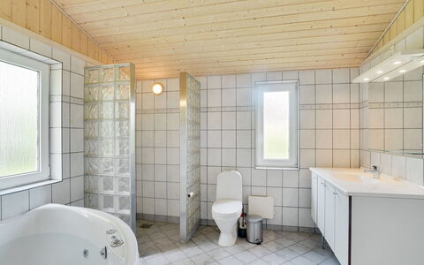 Els - 900M from the Sea: Bleu, Arbuste, Chalet, Couverture De Sol, Jardin, Biens, Ombre, Aménagement Paysager, Ferme, Eco Hôtel