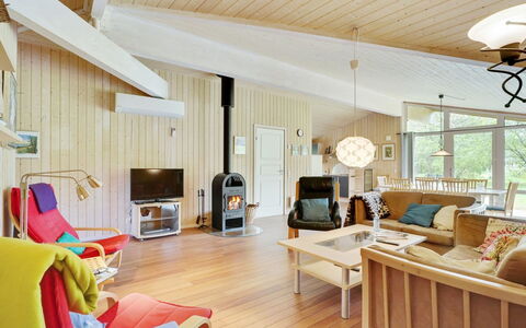 Els - 900M from the Sea: Bleu, Arbuste, Chalet, Couverture De Sol, Jardin, Biens, Ombre, Aménagement Paysager, Ferme, Eco Hôtel
