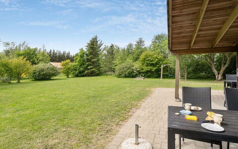 Els - 900M from the Sea: Bleu, Arbuste, Chalet, Couverture De Sol, Jardin, Biens, Ombre, Aménagement Paysager, Ferme, Eco Hôtel