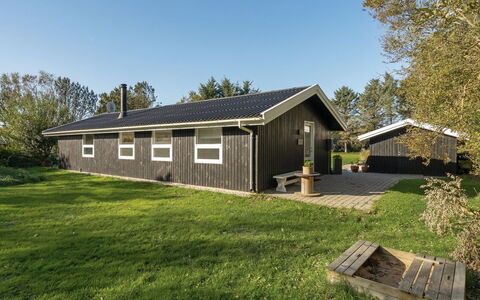 Anella - 1.4Km from the Sea: Bois, Tache De Bois, Planche, Dur, Chalet, Plate-Forme, Siding, Ombre, Parquet, Batiments Jardin