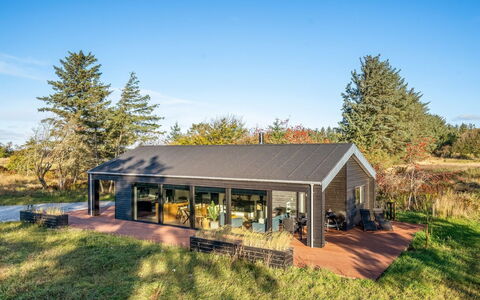 Remko - 1.5Km from the Sea: Chalet, Domicile, Maison, Toit, Porche, Biens, Siding, Batiments Jardin, Ferme, Cour