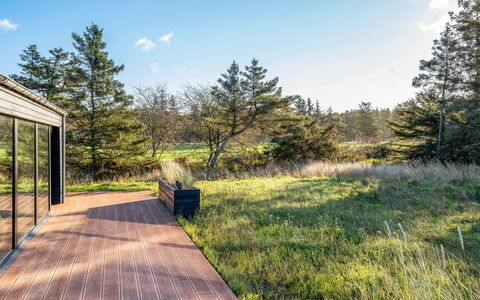 Remko - 1.5Km from the Sea: Chalet, Domicile, Maison, Toit, Porche, Biens, Siding, Batiments Jardin, Ferme, Cour
