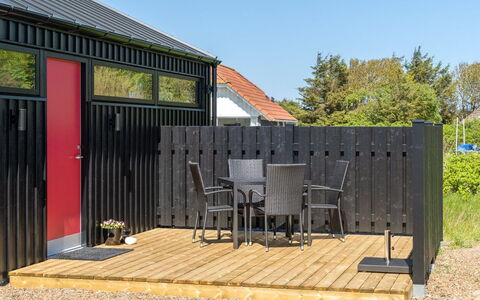 Claus - 500M from the Sea: Bois, Composite, Porte, Jardin, Ombre, Dur, Tache De Bois, Planche, Batiments Jardin, Arrière-Cour