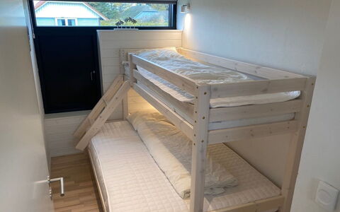 Claus - 500M from the Sea: Lit Superposé, Bois, Sol, Design Intérieur, Sol, Chambre, Cadre De Lit, Lit, Pièce, Dortoir
