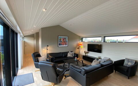 Claus - 500M from the Sea: Chalet, Domicile, Maison, Toit, Porche, Biens, Siding, Batiments Jardin, Ferme, Cour