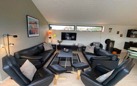 Claus - 500M from the Sea: Chalet, Domicile, Maison, Toit, Porche, Biens, Siding, Batiments Jardin, Ferme, Cour