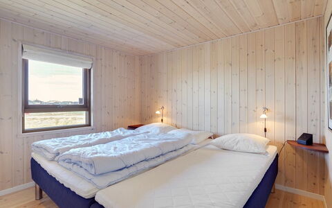 Tjarko - 150M from the Sea: Bois, Chambre, Lit, Plafond, Drap De Lit, Literie, Cadre De Lit, Dur, Tache De Bois, Planche