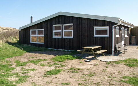 Nea - 234M from the Sea: Maison, Domicile, Porte, Toit, Chalet, Biens, Jardin, Ombre, Siding, Cour