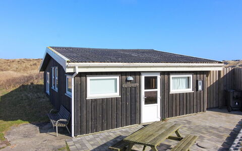 Nea - 234M from the Sea: Maison, Domicile, Porte, Toit, Chalet, Biens, Jardin, Ombre, Siding, Cour