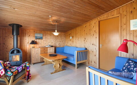 Nea - 234M from the Sea: Maison, Domicile, Porte, Toit, Chalet, Biens, Jardin, Ombre, Siding, Cour