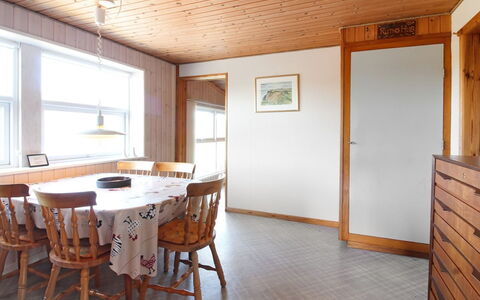 Nea - 234M from the Sea: Maison, Domicile, Porte, Toit, Chalet, Biens, Jardin, Ombre, Siding, Cour