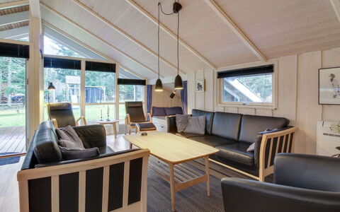Acucena - 1.3Km from the Sea: Meubles, Design Intérieur, Chaise, Sol, Table, Recours, Sol, Plafond, Pièce, Eco Hôtel