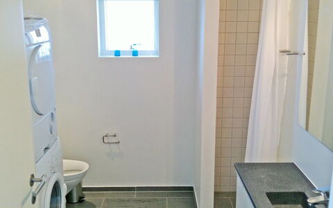 Ugot - 750M from the Sea: Sol, Sol, Mur, Luminaire Plomberie, Design Intérieur, Salle De Bains, Plomberie, Pièce, Tuile, Toilette