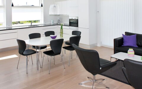 Ugot - 750M from the Sea: Piscine, Mobilier De Jardin, Meubles, Recours, Dalle, Eco Hôtel, Ombre, Chaise, Loisir, Biens