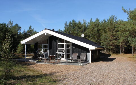 Lieselotte - 400M from the Sea: Bois, Communauté Des Plantes, Lot Terre, Ombre, Matériau Naturel, Batiments Jardin, Cabanon, Structure En Plein Air, Cabane En Rondins
