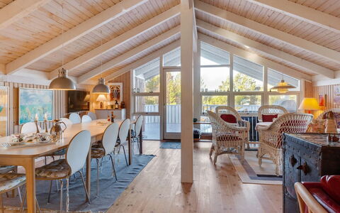 Bille - 200M from the Sea: Bois, Plafond, Meubles, Design Intérieur, Domicile, Chaise, Chalet, Faisceau, Dur, Salon
