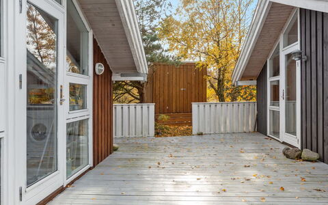 Bille - 200M from the Sea: Architecture, Toit, Domicile, Composite, Daylighting, Siding, Allée