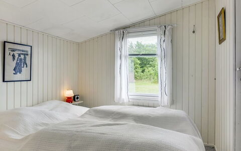 Gangulf - 150M from the Sea: Bois, Chambre, Plafond, Drap De Lit, Sol, Lit, Literie, Sol, Domicile, Linge