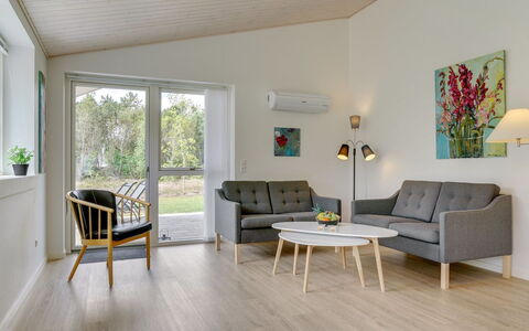 Alona - 250M from the Sea: Meubles, Sol, Design Intérieur, Canapé, Bois, Sol, Salon, Parquet, Plafond, Table