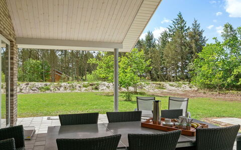 Alona - 250M from the Sea: Domicile, Lot Terre, Porche, Ombre, Jardin, Plafond, Chaise, Chalet, Mobilier De Jardin, Cour