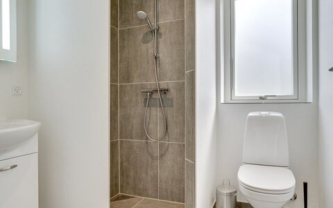 Alona - 250M from the Sea: Salle De Bains, Sol, Mur, Sol, Luminaire Plomberie, Siège De Toilette, Toilette, Design Intérieur, Plomberie, Tuile