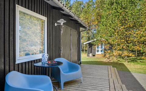 Gorm - 300M from the Sea: Meubles, Domicile, Composite, Mobilier De Jardin, Ombre, Chaise, Chalet, Plate-Forme, Porche, Arrière-Cour