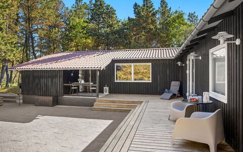 Gorm - 300M from the Sea: Bois, Toit, Domicile, Siding, Chalet, Composite, Porte, Plate-Forme, Ombre, Porche