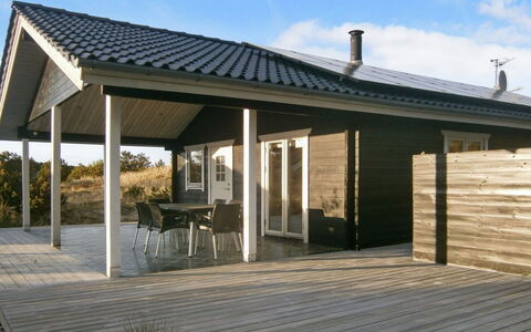 Lewe - 150M from the Sea: Bleu, Arbuste, Chalet, Couverture De Sol, Jardin, Biens, Ombre, Aménagement Paysager, Ferme, Eco Hôtel