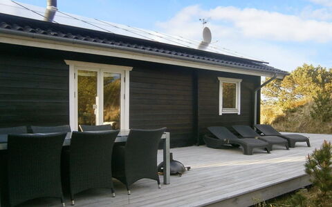 Lewe - 150M from the Sea: Bleu, Arbuste, Chalet, Couverture De Sol, Jardin, Biens, Ombre, Aménagement Paysager, Ferme, Eco Hôtel