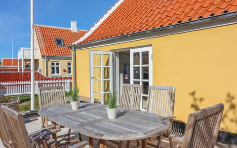 Gunulf - 150M from the Sea: Meubles, Chaise, Mobilier De Jardin, Domicile, Chalet, Tableau De Plein Air, Porche, Ombre, Cour, Tache De Bois