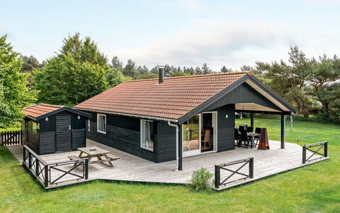 Allie - 150M from the Sea: Toit, Maison, Domicile, Chalet, Siding, Biens, Allée, Batiments Jardin, Cour, Cabanon