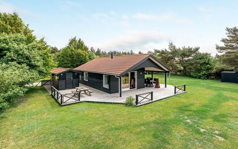 Allie - 150M from the Sea: Toit, Maison, Domicile, Chalet, Siding, Biens, Allée, Batiments Jardin, Cour, Cabanon